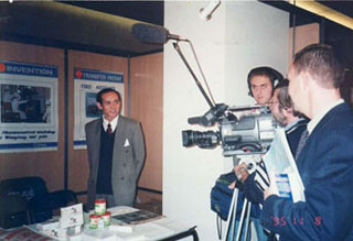 比利时电视台记者采访新药蚂蚁丸发明情况