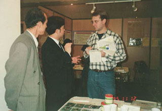 比利时报社记者了解新药蚂蚁丸发明情况