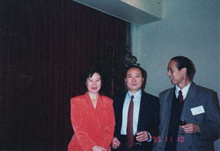 中国驻比利时大使夫妇了解新药蚂蚁丸