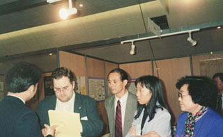 大会评委了解新药蚂蚁丸发明情况