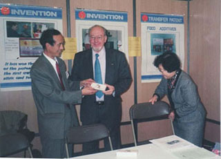 大会评委了解新药蚂蚁丸发明情况